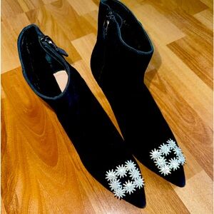 Stuart Weitzman Black Suede Heeled Booties size 7.5